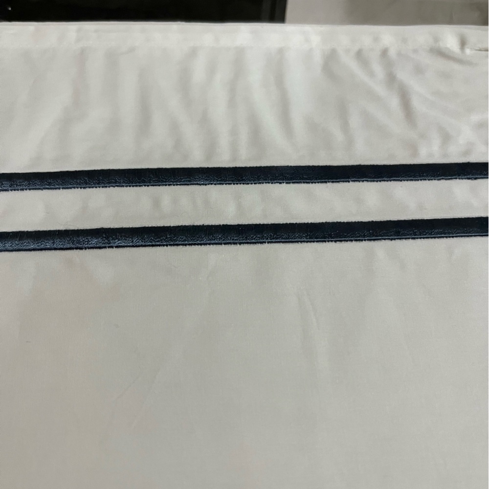 NWT Hotel living five star luxury at home King bed skirt - Picture 2 of 4